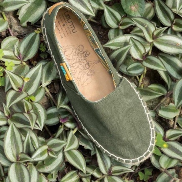 Ubuntu Classic Safari Green Canvas Slip On Handmade Flat Espadrilles NWOB - Picture 2 of 11